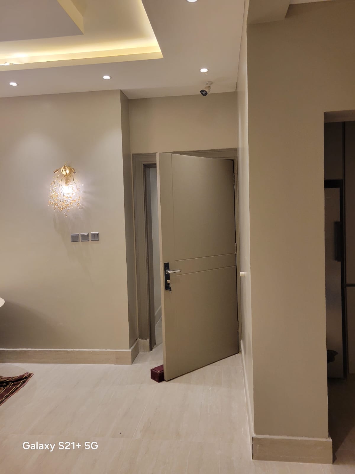 فريق عمل متخصص في رش الدهانات النارية